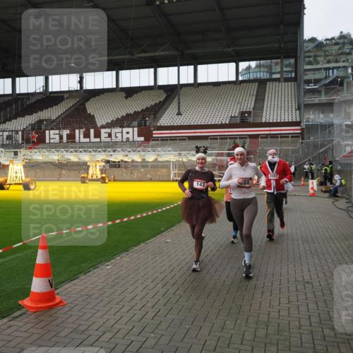 07.12.2025 - St. Pauli X-Mass-Run No. 15 Fabian Wolf http://msf.ph/oto/9421430 07.12.2025 11:46:04 Ziel 143, 147, 188, 356, 733, 2097, 2137, 3620 meine-sportfotos.de