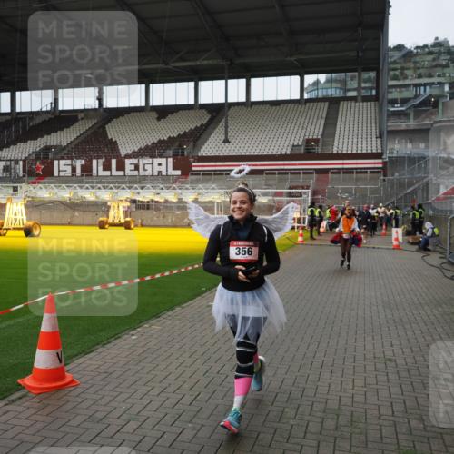 07.12.2025 - St. Pauli X-Mass-Run No. 15 Fabian Wolf http://msf.ph/oto/9421433 07.12.2025 11:46:08 Ziel 143, 147, 188, 356, 733, 1433, 1454, 2097, 2137, 2437, 3620 meine-sportfotos.de