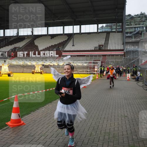 07.12.2025 - St. Pauli X-Mass-Run No. 15 Fabian Wolf http://msf.ph/oto/9421434 07.12.2025 11:46:09 Ziel 143, 147, 188, 356, 733, 1058, 1433, 1454, 2097, 2137, 2437, 3620 meine-sportfotos.de
