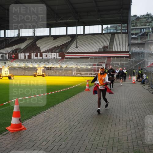 07.12.2025 - St. Pauli X-Mass-Run No. 15 Fabian Wolf http://msf.ph/oto/9421436 07.12.2025 11:46:11 Ziel 143, 147, 188, 356, 733, 949, 1058, 1073, 1433, 1454, 2097, 2137, 2437, 3523, 3524, 3620 meine-sportfotos.de