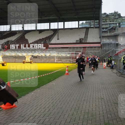 07.12.2025 - St. Pauli X-Mass-Run No. 15 Fabian Wolf http://msf.ph/oto/9421440 07.12.2025 11:46:12 Ziel 143, 147, 188, 356, 733, 949, 954, 1058, 1073, 1433, 1454, 2097, 2137, 2437, 3523, 3524, 3620 meine-sportfotos.de