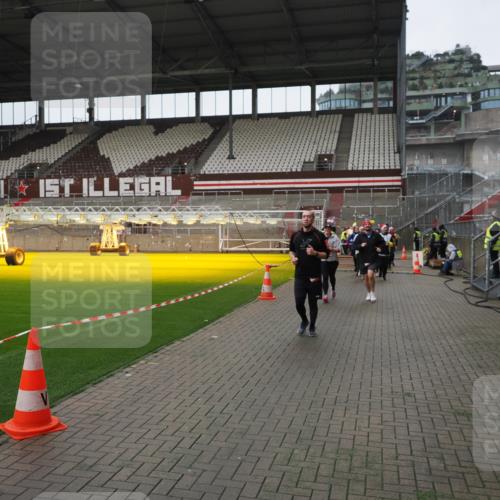 07.12.2025 - St. Pauli X-Mass-Run No. 15 Fabian Wolf http://msf.ph/oto/9421441 07.12.2025 11:46:13 Ziel 143, 147, 188, 356, 733, 949, 954, 1058, 1073, 1433, 1454, 2097, 2137, 2437, 2935, 2941, 3523, 3524, 3620 meine-sportfotos.de