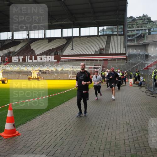 07.12.2025 - St. Pauli X-Mass-Run No. 15 Fabian Wolf http://msf.ph/oto/9421444 07.12.2025 11:46:14 Ziel 143, 188, 356, 733, 949, 954, 1058, 1073, 1433, 1454, 2097, 2137, 2437, 2935, 2941, 3523, 3524, 3620 meine-sportfotos.de