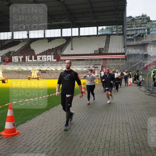 07.12.2025 - St. Pauli X-Mass-Run No. 15 Fabian Wolf http://msf.ph/oto/9421445 07.12.2025 11:46:14 Ziel 143, 188, 356, 733, 949, 954, 1058, 1073, 1433, 1454, 2097, 2137, 2437, 2935, 2941, 3523, 3524, 3620 meine-sportfotos.de