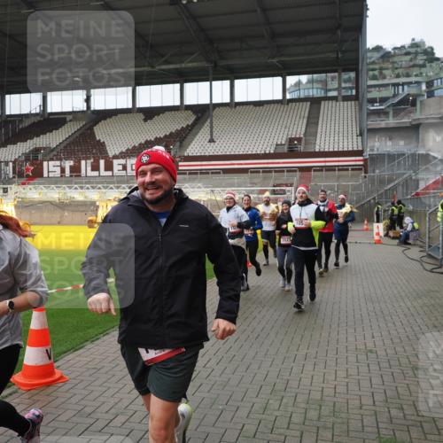 07.12.2025 - St. Pauli X-Mass-Run No. 15 Fabian Wolf http://msf.ph/oto/9421457 07.12.2025 11:46:17 Ziel 143, 188, 356, 949, 954, 1058, 1073, 1433, 1454, 2097, 2137, 2437, 2935, 2941, 3523, 3524, 3620 meine-sportfotos.de