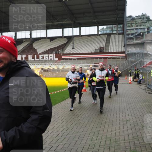 07.12.2025 - St. Pauli X-Mass-Run No. 15 Fabian Wolf http://msf.ph/oto/9421459 07.12.2025 11:46:17 Ziel 143, 188, 356, 949, 954, 1058, 1073, 1433, 1454, 2097, 2137, 2437, 2935, 2941, 3523, 3524, 3620 meine-sportfotos.de