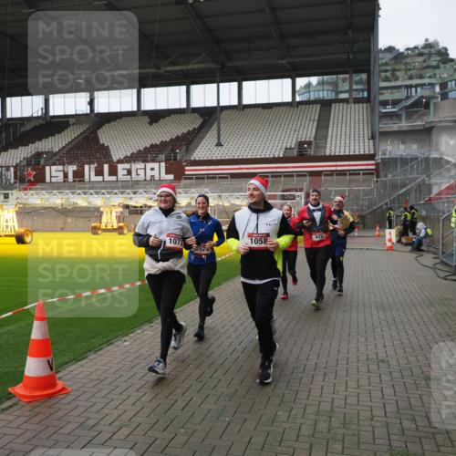 07.12.2025 - St. Pauli X-Mass-Run No. 15 Fabian Wolf http://msf.ph/oto/9421461 07.12.2025 11:46:18 Ziel 356, 949, 954, 1058, 1073, 1433, 1454, 2097, 2137, 2437, 2935, 2941, 3523, 3524, 3620 meine-sportfotos.de