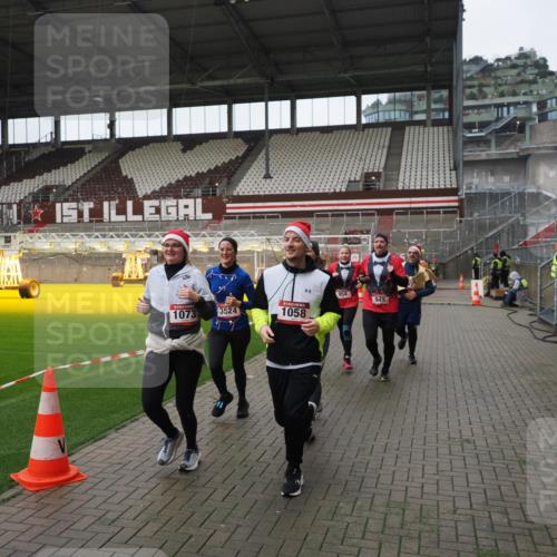 07.12.2025 - St. Pauli X-Mass-Run No. 15 Fabian Wolf http://msf.ph/oto/9421462 07.12.2025 11:46:18 Ziel 356, 949, 954, 1058, 1073, 1433, 1454, 2097, 2137, 2437, 2935, 2941, 3523, 3524, 3620 meine-sportfotos.de
