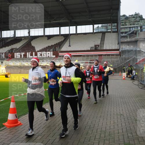 07.12.2025 - St. Pauli X-Mass-Run No. 15 Fabian Wolf http://msf.ph/oto/9421463 07.12.2025 11:46:18 Ziel 356, 949, 954, 1058, 1073, 1433, 1454, 2097, 2137, 2437, 2935, 2941, 3523, 3524, 3620 meine-sportfotos.de