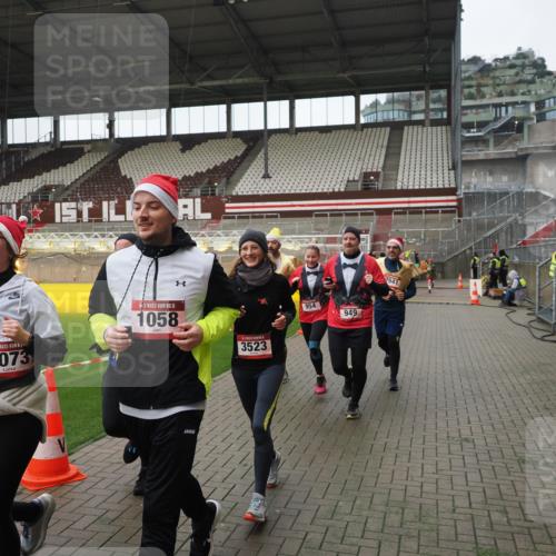 07.12.2025 - St. Pauli X-Mass-Run No. 15 Fabian Wolf http://msf.ph/oto/9421464 07.12.2025 11:46:19 Ziel 356, 949, 954, 1058, 1073, 1433, 1454, 2137, 2437, 2716, 2935, 2941, 3523, 3524, 3620 meine-sportfotos.de