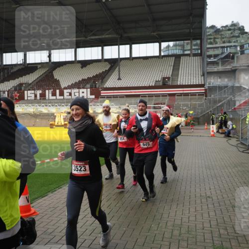 07.12.2025 - St. Pauli X-Mass-Run No. 15 Fabian Wolf http://msf.ph/oto/9421466 07.12.2025 11:46:19 Ziel 356, 949, 954, 1058, 1073, 1433, 1454, 2137, 2437, 2716, 2935, 2941, 3523, 3524, 3620 meine-sportfotos.de