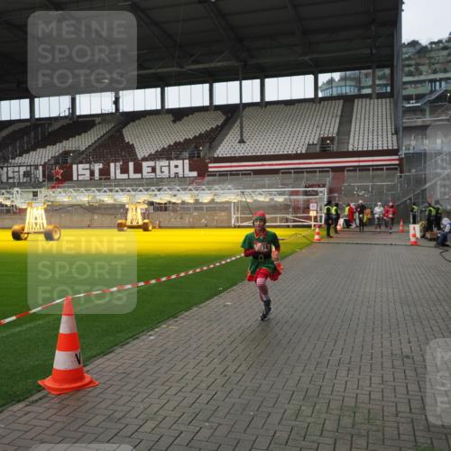 07.12.2025 - St. Pauli X-Mass-Run No. 15 Fabian Wolf http://msf.ph/oto/9421476 07.12.2025 11:46:24 Ziel 949, 954, 1058, 1073, 1433, 1454, 2437, 2716, 2935, 2941, 3523, 3524, 3620 meine-sportfotos.de