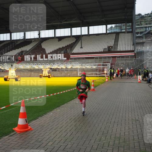 07.12.2025 - St. Pauli X-Mass-Run No. 15 Fabian Wolf http://msf.ph/oto/9421477 07.12.2025 11:46:25 Ziel 949, 954, 1058, 1073, 1433, 1454, 2437, 2716, 2935, 2941, 3523, 3524 meine-sportfotos.de