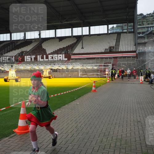 07.12.2025 - St. Pauli X-Mass-Run No. 15 Fabian Wolf http://msf.ph/oto/9421481 07.12.2025 11:46:25 Ziel 949, 954, 1058, 1073, 1433, 1454, 2437, 2716, 2935, 2941, 3523, 3524 meine-sportfotos.de
