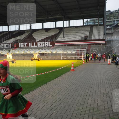 07.12.2025 - St. Pauli X-Mass-Run No. 15 Fabian Wolf http://msf.ph/oto/9421482 07.12.2025 11:46:26 Ziel 949, 954, 1058, 1073, 1433, 1454, 2108, 2109, 2111, 2437, 2716, 2935, 2941, 3523, 3524 meine-sportfotos.de