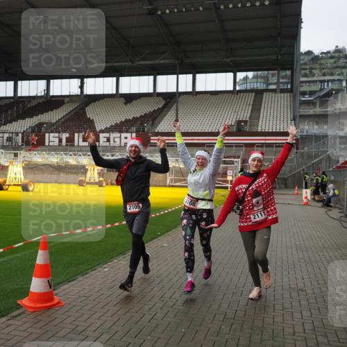 07.12.2025 - St. Pauli X-Mass-Run No. 15 Fabian Wolf http://msf.ph/oto/9421492 07.12.2025 11:46:32 Ziel 954, 2108, 2109, 2111, 2716, 2935, 2941, 3960 meine-sportfotos.de