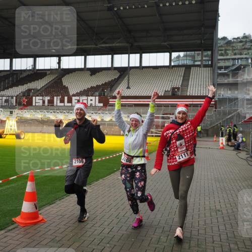 07.12.2025 - St. Pauli X-Mass-Run No. 15 Fabian Wolf http://msf.ph/oto/9421493 07.12.2025 11:46:32 Ziel 954, 2108, 2109, 2111, 2716, 2935, 2941, 3960 meine-sportfotos.de