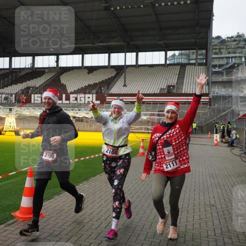 07.12.2025 - St. Pauli X-Mass-Run No. 15 Fabian Wolf http://msf.ph/oto/9421494 07.12.2025 11:46:32 Ziel 954, 2108, 2109, 2111, 2716, 2935, 2941, 3960 meine-sportfotos.de
