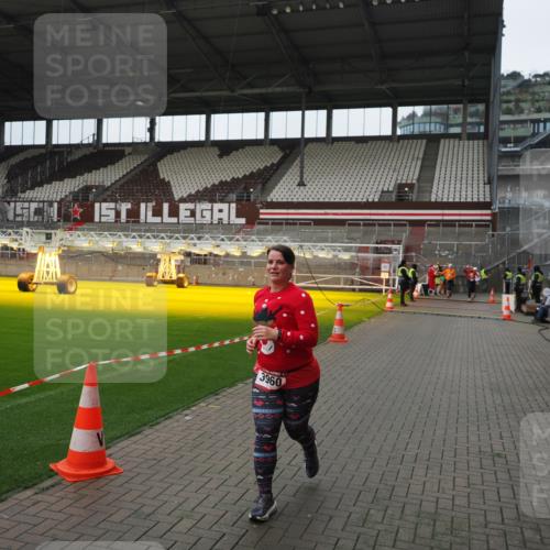 07.12.2025 - St. Pauli X-Mass-Run No. 15 Fabian Wolf http://msf.ph/oto/9421499 07.12.2025 11:46:36 Ziel 2108, 2109, 2111, 2716, 3960 meine-sportfotos.de