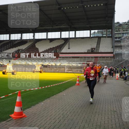 07.12.2025 - St. Pauli X-Mass-Run No. 15 Fabian Wolf http://msf.ph/oto/9421503 07.12.2025 11:46:44 Ziel 346, 371, 642, 649, 903, 987, 1276, 2108, 2109, 2111, 2179, 2180, 2442, 2446, 3960 meine-sportfotos.de