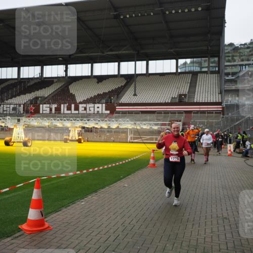 07.12.2025 - St. Pauli X-Mass-Run No. 15 Fabian Wolf http://msf.ph/oto/9421504 07.12.2025 11:46:45 Ziel 346, 371, 642, 649, 903, 978, 987, 1276, 2108, 2109, 2111, 2179, 2180, 2442, 2446, 3960 meine-sportfotos.de