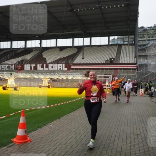 07.12.2025 - St. Pauli X-Mass-Run No. 15 Fabian Wolf http://msf.ph/oto/9421507 07.12.2025 11:46:45 Ziel 346, 371, 642, 649, 903, 978, 987, 1276, 2108, 2109, 2111, 2179, 2180, 2442, 2446, 3960 meine-sportfotos.de