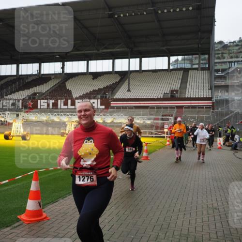 07.12.2025 - St. Pauli X-Mass-Run No. 15 Fabian Wolf http://msf.ph/oto/9421510 07.12.2025 11:46:46 Ziel 346, 371, 570, 609, 642, 649, 903, 978, 987, 1276, 2108, 2109, 2111, 2179, 2180, 2442, 2446, 3960 meine-sportfotos.de