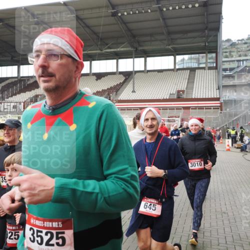07.12.2025 - St. Pauli X-Mass-Run No. 15 Fabian Wolf http://msf.ph/oto/9421571 07.12.2025 11:46:59 Ziel 346, 371, 567, 570, 609, 640, 642, 645, 647, 649, 903, 978, 987, 1881, 1882, 2047, 2114, 2179, 2180, 2182, 2222, 2347, 2442, 2446, 2798, 2928, 3010, 3210, 3525, 3777, 3924, 3925, 3961 meine-sportfotos.de