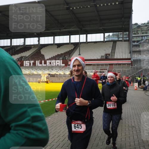 07.12.2025 - St. Pauli X-Mass-Run No. 15 Fabian Wolf http://msf.ph/oto/9421572 07.12.2025 11:46:59 Ziel 346, 371, 567, 570, 609, 640, 642, 645, 647, 649, 903, 978, 987, 1881, 1882, 2047, 2114, 2179, 2180, 2182, 2222, 2347, 2442, 2446, 2798, 2928, 3010, 3210, 3525, 3777, 3924, 3925, 3961 meine-sportfotos.de