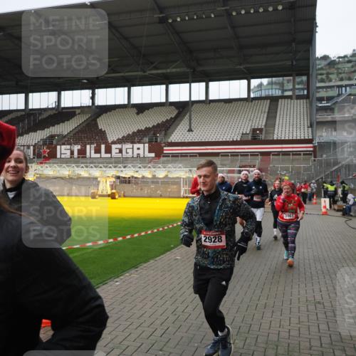 07.12.2025 - St. Pauli X-Mass-Run No. 15 Fabian Wolf http://msf.ph/oto/9421578 07.12.2025 11:47:00 Ziel 346, 353, 371, 530, 567, 570, 609, 640, 642, 645, 647, 649, 903, 978, 987, 1881, 1882, 2047, 2114, 2182, 2222, 2347, 2442, 2446, 2798, 2928, 3010, 3210, 3525, 3777, 3924, 3925, 3961 meine-sportfotos.de