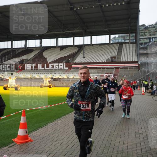 07.12.2025 - St. Pauli X-Mass-Run No. 15 Fabian Wolf http://msf.ph/oto/9421579 07.12.2025 11:47:00 Ziel 346, 353, 371, 530, 567, 570, 609, 640, 642, 645, 647, 649, 903, 978, 987, 1881, 1882, 2047, 2114, 2182, 2222, 2347, 2442, 2446, 2798, 2928, 3010, 3210, 3525, 3777, 3924, 3925, 3961 meine-sportfotos.de
