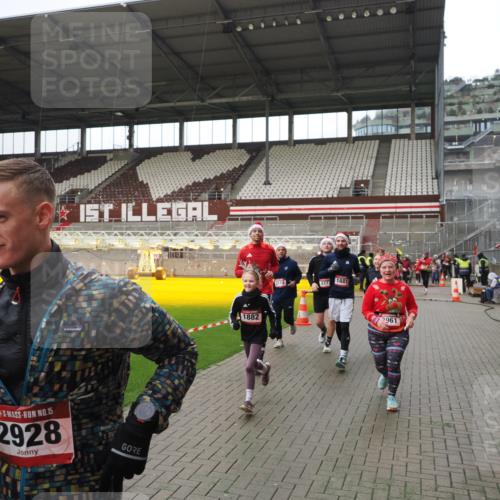07.12.2025 - St. Pauli X-Mass-Run No. 15 Fabian Wolf http://msf.ph/oto/9421582 07.12.2025 11:47:01 Ziel 346, 353, 371, 530, 567, 570, 609, 640, 642, 645, 647, 649, 903, 978, 987, 1881, 1882, 2047, 2114, 2182, 2222, 2347, 2442, 2446, 2798, 2928, 3010, 3210, 3525, 3777, 3924, 3925, 3961 meine-sportfotos.de