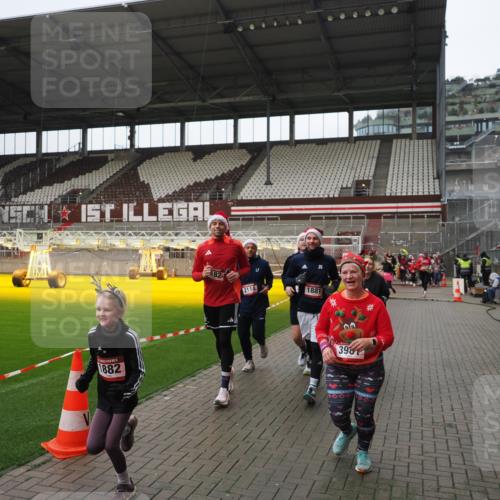 07.12.2025 - St. Pauli X-Mass-Run No. 15 Fabian Wolf http://msf.ph/oto/9421586 07.12.2025 11:47:02 Ziel 346, 353, 371, 530, 567, 570, 609, 640, 642, 645, 647, 649, 903, 978, 987, 1881, 1882, 2047, 2114, 2182, 2222, 2347, 2442, 2446, 2798, 2928, 3010, 3210, 3525, 3777, 3924, 3925, 3961 meine-sportfotos.de