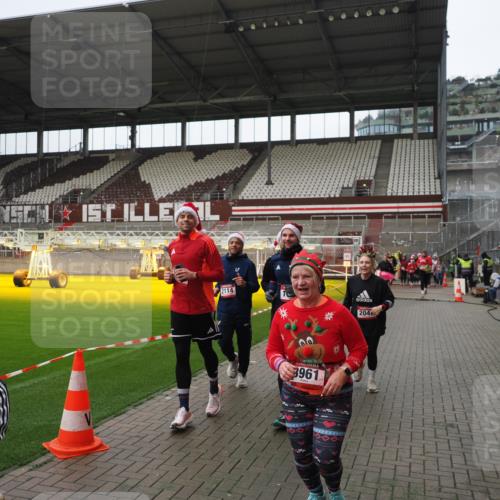 07.12.2025 - St. Pauli X-Mass-Run No. 15 Fabian Wolf http://msf.ph/oto/9421588 07.12.2025 11:47:02 Ziel 346, 353, 371, 530, 567, 570, 609, 640, 642, 645, 647, 649, 903, 978, 987, 1881, 1882, 2047, 2114, 2182, 2222, 2347, 2442, 2446, 2798, 2928, 3010, 3210, 3525, 3777, 3924, 3925, 3961 meine-sportfotos.de