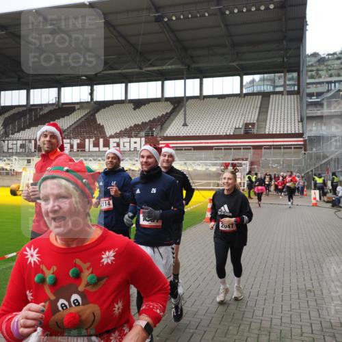 07.12.2025 - St. Pauli X-Mass-Run No. 15 Fabian Wolf http://msf.ph/oto/9421592 07.12.2025 11:47:03 Ziel 353, 371, 530, 567, 570, 609, 640, 645, 647, 903, 978, 987, 1881, 1882, 2047, 2114, 2182, 2222, 2347, 2442, 2446, 2798, 2928, 3010, 3210, 3216, 3525, 3777, 3924, 3925, 3949, 3961 meine-sportfotos.de