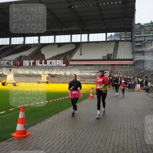 07.12.2025 - St. Pauli X-Mass-Run No. 15 Fabian Wolf http://msf.ph/oto/9421602 07.12.2025 11:47:08 Ziel 353, 530, 614, 640, 645, 647, 898, 900, 901, 1881, 1882, 2047, 2114, 2182, 2222, 2347, 2568, 2798, 2928, 3010, 3210, 3215, 3216, 3420, 3525, 3641, 3777, 3924, 3925, 3948, 3949, 3961, 5004 meine-sportfotos.de