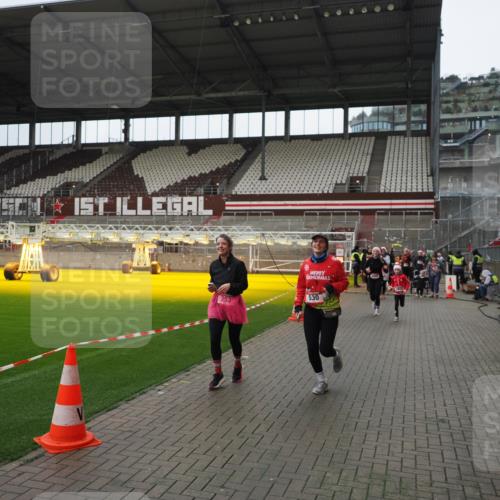 07.12.2025 - St. Pauli X-Mass-Run No. 15 Fabian Wolf http://msf.ph/oto/9421603 07.12.2025 11:47:08 Ziel 353, 530, 614, 640, 645, 647, 898, 900, 901, 1881, 1882, 2047, 2114, 2182, 2222, 2347, 2568, 2798, 2928, 3010, 3210, 3215, 3216, 3420, 3525, 3641, 3777, 3924, 3925, 3948, 3949, 3961, 5004 meine-sportfotos.de
