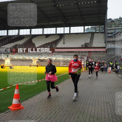 07.12.2025 - St. Pauli X-Mass-Run No. 15 Fabian Wolf http://msf.ph/oto/9421604 07.12.2025 11:47:09 Ziel 353, 530, 614, 645, 647, 898, 900, 901, 1881, 1882, 2047, 2114, 2182, 2568, 2798, 2928, 3010, 3210, 3215, 3216, 3420, 3641, 3777, 3924, 3925, 3948, 3949, 3961, 5004 meine-sportfotos.de