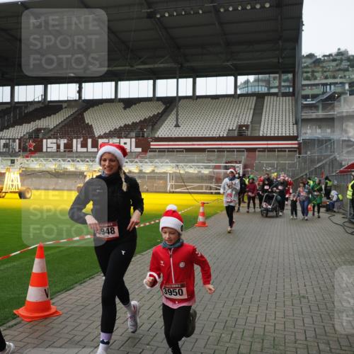07.12.2025 - St. Pauli X-Mass-Run No. 15 Fabian Wolf http://msf.ph/oto/9421617 07.12.2025 11:47:12 Ziel 353, 530, 614, 898, 900, 901, 992, 1881, 1882, 2047, 2114, 2182, 2221, 2223, 2568, 3215, 3216, 3420, 3471, 3482, 3641, 3777, 3948, 3949, 3961, 5004 meine-sportfotos.de