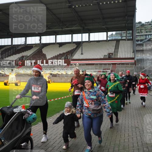 07.12.2025 - St. Pauli X-Mass-Run No. 15 Fabian Wolf http://msf.ph/oto/9421642 07.12.2025 11:47:19 Ziel 353, 530, 614, 898, 900, 901, 992, 2221, 2223, 2568, 3215, 3216, 3420, 3471, 3482, 3594, 3596, 3641, 3798, 3800, 3948, 3949, 4883, 5004 meine-sportfotos.de