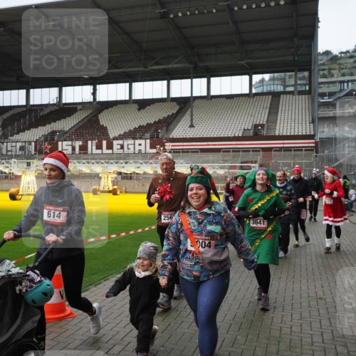 07.12.2025 - St. Pauli X-Mass-Run No. 15 Fabian Wolf http://msf.ph/oto/9421643 07.12.2025 11:47:19 Ziel 353, 530, 614, 898, 900, 901, 992, 2221, 2223, 2568, 3215, 3216, 3420, 3471, 3482, 3594, 3596, 3641, 3798, 3800, 3948, 3949, 4883, 5004 meine-sportfotos.de