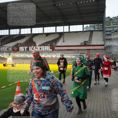 07.12.2025 - St. Pauli X-Mass-Run No. 15 Fabian Wolf http://msf.ph/oto/9421646 07.12.2025 11:47:20 Ziel 353, 530, 614, 898, 900, 901, 992, 2221, 2223, 2568, 3215, 3216, 3416, 3419, 3420, 3430, 3471, 3482, 3594, 3596, 3641, 3798, 3800, 3948, 3949, 4883, 5004 meine-sportfotos.de