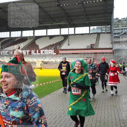 07.12.2025 - St. Pauli X-Mass-Run No. 15 Fabian Wolf http://msf.ph/oto/9421648 07.12.2025 11:47:20 Ziel 353, 530, 614, 898, 900, 901, 992, 2221, 2223, 2568, 3215, 3216, 3416, 3419, 3420, 3430, 3471, 3482, 3594, 3596, 3641, 3798, 3800, 3948, 3949, 4883, 5004 meine-sportfotos.de