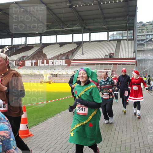 07.12.2025 - St. Pauli X-Mass-Run No. 15 Fabian Wolf http://msf.ph/oto/9421649 07.12.2025 11:47:20 Ziel 353, 530, 614, 898, 900, 901, 992, 2221, 2223, 2568, 3215, 3216, 3416, 3419, 3420, 3430, 3471, 3482, 3594, 3596, 3641, 3798, 3800, 3948, 3949, 4883, 5004 meine-sportfotos.de