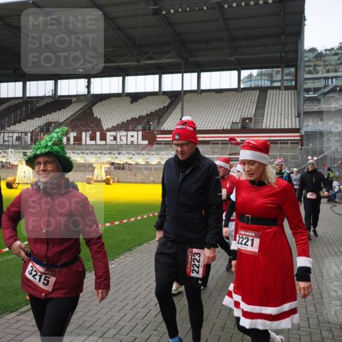 07.12.2025 - St. Pauli X-Mass-Run No. 15 Fabian Wolf http://msf.ph/oto/9421664 07.12.2025 11:47:24 Ziel 614, 898, 900, 901, 930, 992, 2221, 2223, 2568, 3215, 3416, 3419, 3420, 3430, 3471, 3482, 3594, 3596, 3641, 3798, 3800, 3948, 4883, 5004 meine-sportfotos.de