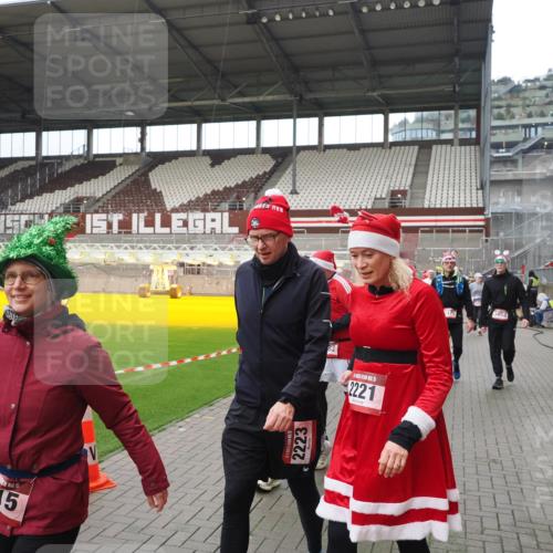 07.12.2025 - St. Pauli X-Mass-Run No. 15 Fabian Wolf http://msf.ph/oto/9421665 07.12.2025 11:47:24 Ziel 614, 898, 900, 901, 930, 992, 2221, 2223, 2568, 3215, 3416, 3419, 3420, 3430, 3471, 3482, 3594, 3596, 3641, 3798, 3800, 3948, 4883, 5004 meine-sportfotos.de