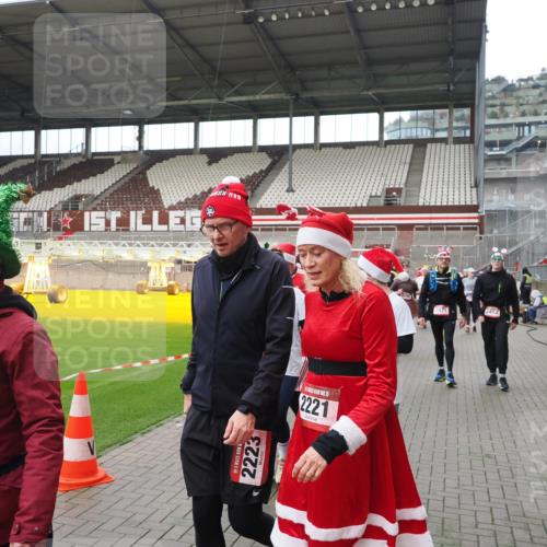 07.12.2025 - St. Pauli X-Mass-Run No. 15 Fabian Wolf http://msf.ph/oto/9421666 07.12.2025 11:47:24 Ziel 614, 898, 900, 901, 930, 992, 2221, 2223, 2568, 3215, 3416, 3419, 3420, 3430, 3471, 3482, 3594, 3596, 3641, 3798, 3800, 3948, 4883, 5004 meine-sportfotos.de