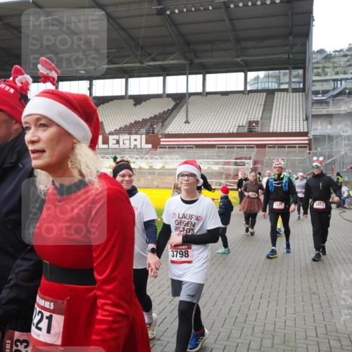07.12.2025 - St. Pauli X-Mass-Run No. 15 Fabian Wolf http://msf.ph/oto/9421670 07.12.2025 11:47:25 Ziel 614, 898, 900, 901, 930, 992, 2221, 2223, 2568, 3416, 3419, 3420, 3430, 3471, 3482, 3594, 3596, 3641, 3798, 3800, 4883 meine-sportfotos.de