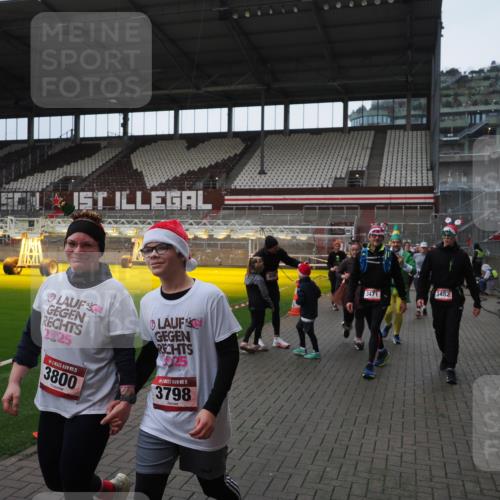 07.12.2025 - St. Pauli X-Mass-Run No. 15 Fabian Wolf http://msf.ph/oto/9421672 07.12.2025 11:47:26 Ziel 614, 898, 900, 901, 930, 992, 2221, 2223, 2568, 3416, 3419, 3430, 3471, 3482, 3594, 3596, 3641, 3754, 3770, 3798, 3800, 4883 meine-sportfotos.de