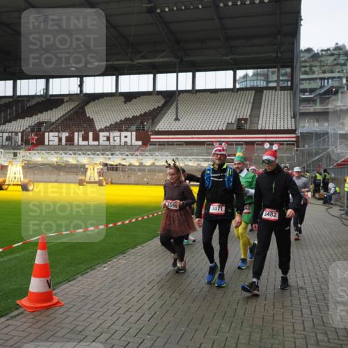 07.12.2025 - St. Pauli X-Mass-Run No. 15 Fabian Wolf http://msf.ph/oto/9421676 07.12.2025 11:47:27 Ziel 898, 900, 901, 930, 992, 2221, 2223, 2568, 3416, 3419, 3430, 3471, 3482, 3594, 3596, 3641, 3655, 3664, 3754, 3770, 3798, 3800, 4883 meine-sportfotos.de